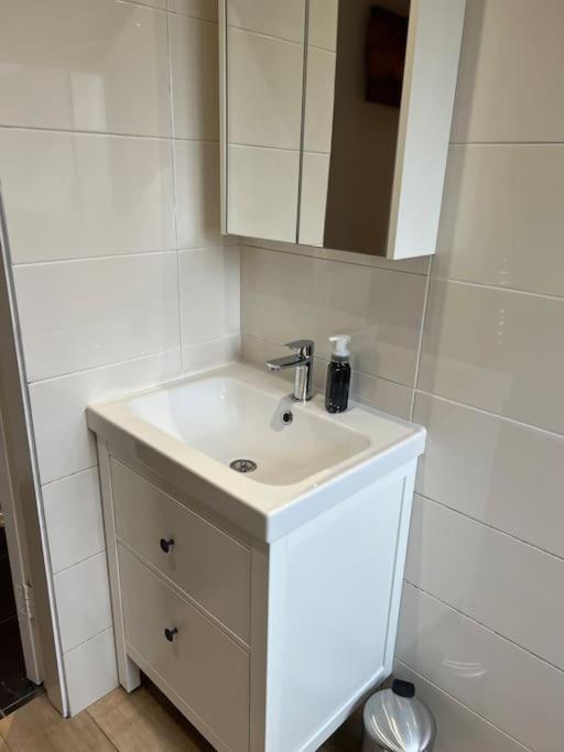 Cosy 2 Double Bed Apartment 스워드 외부 사진